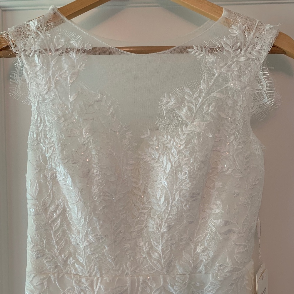Never worn wedding dress - Picture 1 of 3